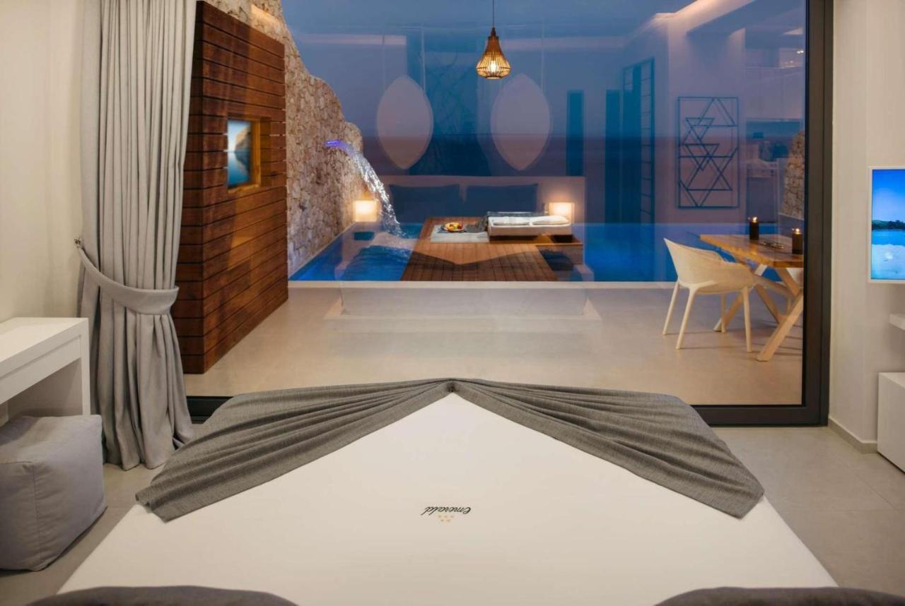 Emerald Cave Suites อายิโอสนิโกลาโอส ภายนอก รูปภาพ